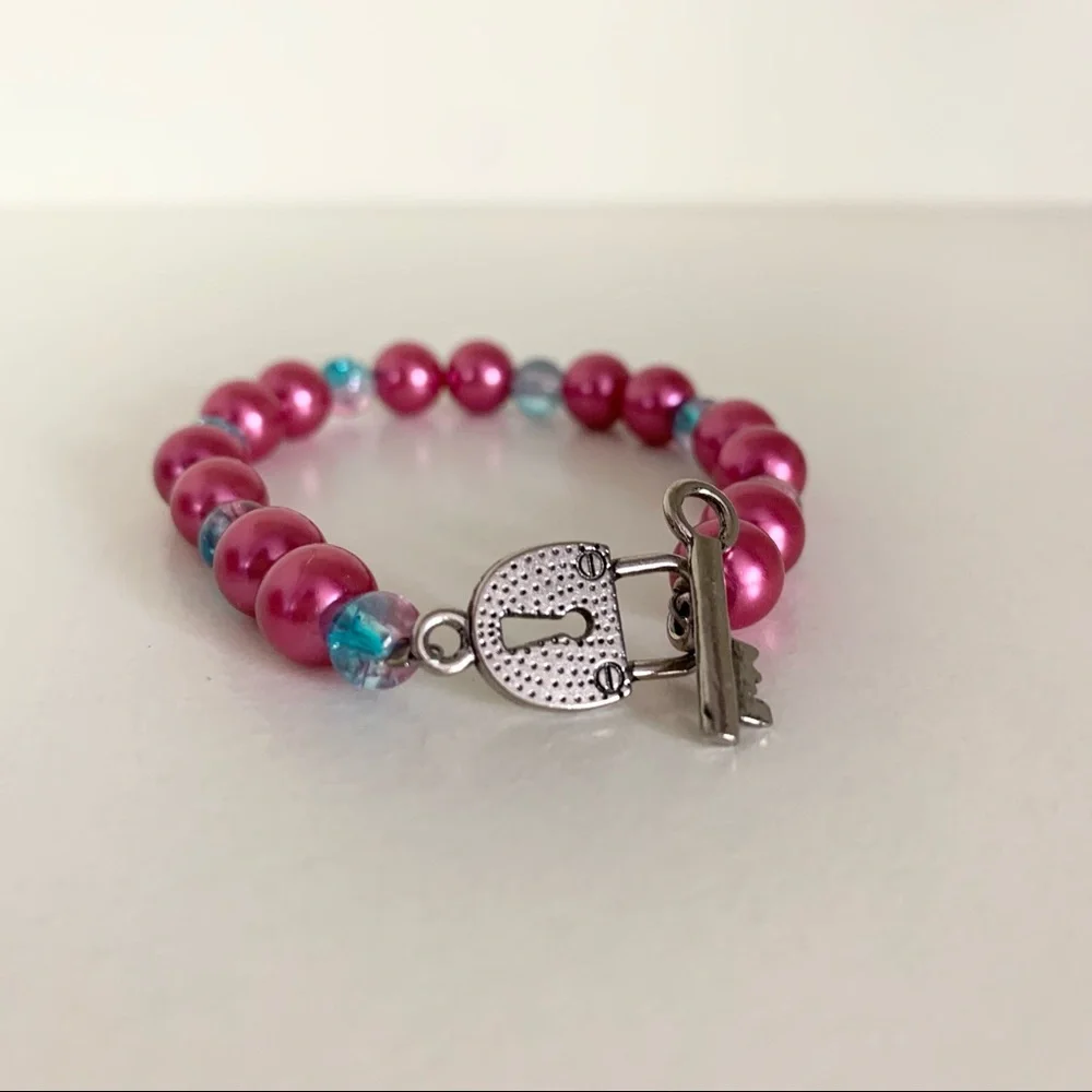 Hold Y2K pink bead bracelet